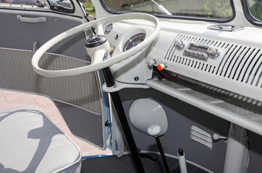 Панель приборов Volkswagen Typ 2 Kombi (T1) 1964 года  (фото 2 из 8)